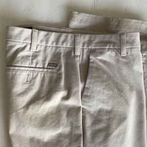 Men’s Izod khaki pants